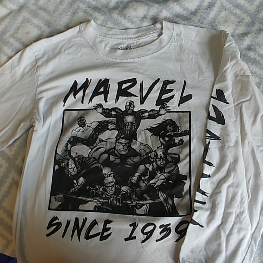 Forever 21 long-sleeved graphic shirt